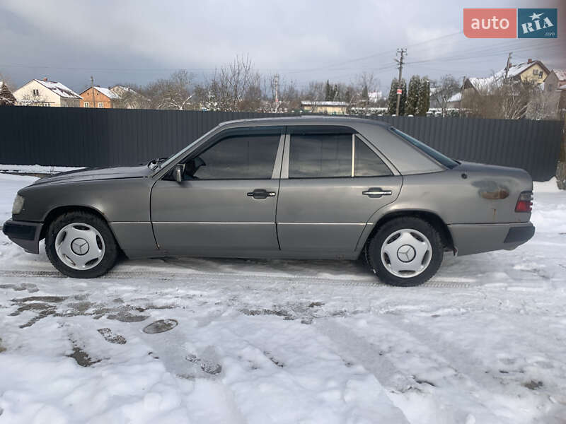Седан Mercedes-Benz E-Class 1986 в Львові