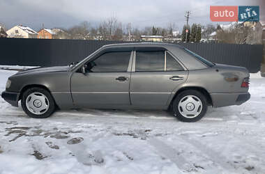 Седан Mercedes-Benz E-Class 1986 в 