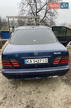 Седан Mercedes-Benz E-Class 2000 в Вишгороді