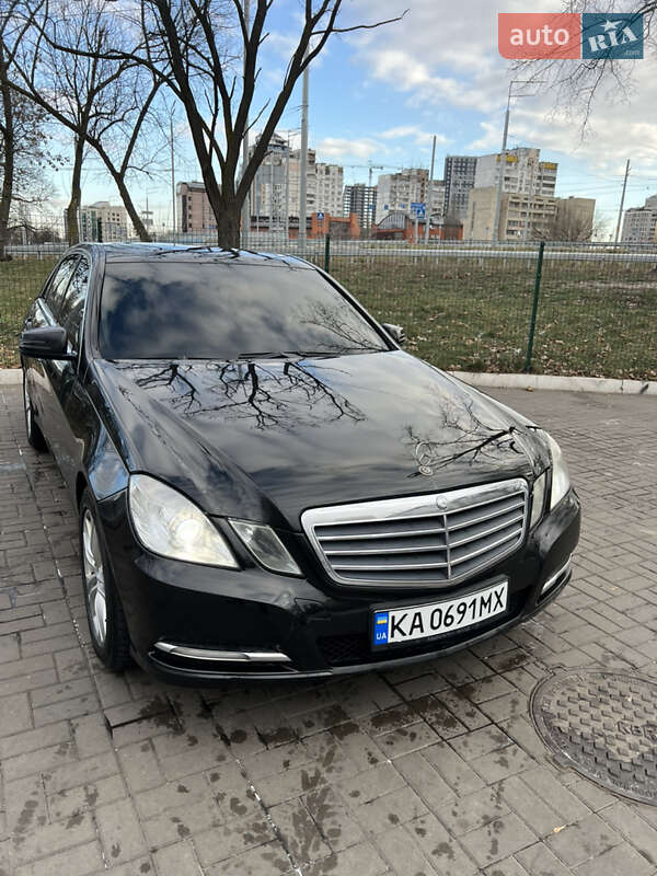 Седан Mercedes-Benz E-Class 2012 в Киеве