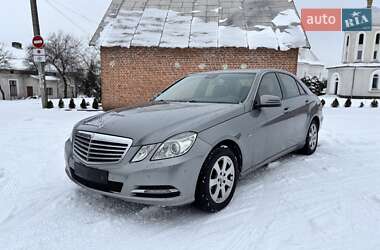 Седан Mercedes-Benz E-Class 2011 в Львове