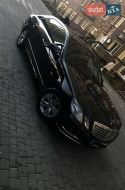 Седан Mercedes-Benz E-Class 2011 в Авангарде