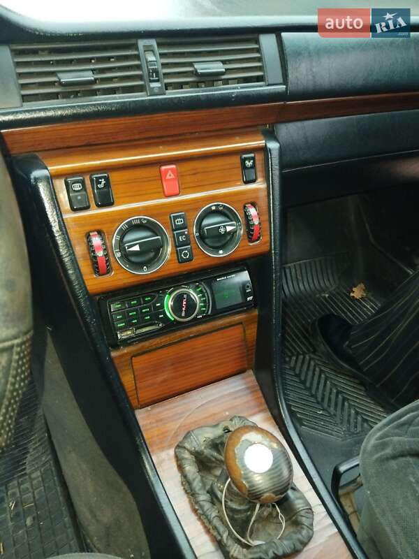Седан Mercedes-Benz E-Class 1994 в Первомайске