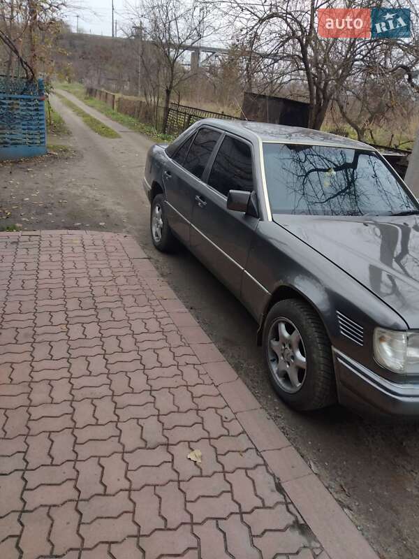 Седан Mercedes-Benz E-Class 1994 в Первомайске