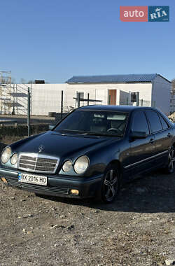 Седан Mercedes-Benz E-Class 1999 в Чернівцях