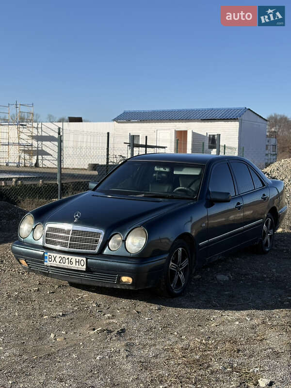 Седан Mercedes-Benz E-Class 1999 в Черновцах