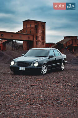 Седан Mercedes-Benz E-Class 2001 в Кривом Роге