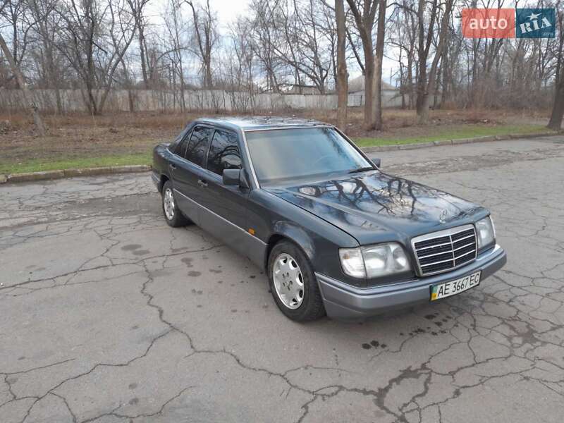 Седан Mercedes-Benz E-Class 1995 в 