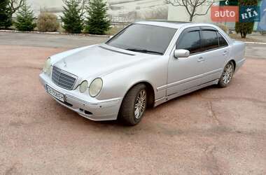 Седан Mercedes-Benz E-Class 2000 в 