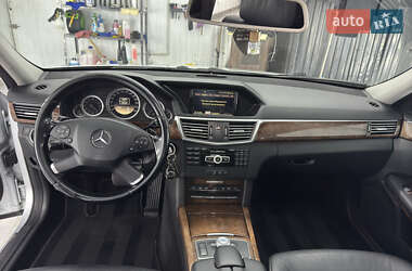 Седан Mercedes-Benz E-Class 2011 в Буске