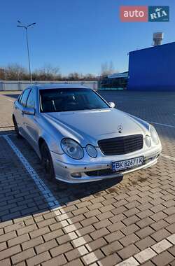 Седан Mercedes-Benz E-Class 2002 в Дубно