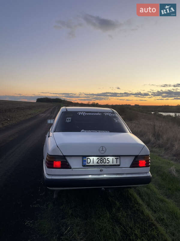 Седан Mercedes-Benz E-Class 1987 в Новоукраинке