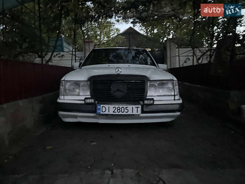 Седан Mercedes-Benz E-Class 1987 в Новоукраинке