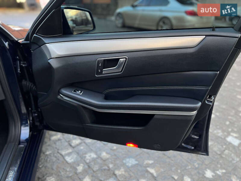 Седан Mercedes-Benz E-Class 2015 в Самборі