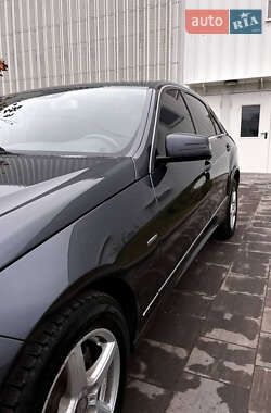Седан Mercedes-Benz E-Class 2011 в 