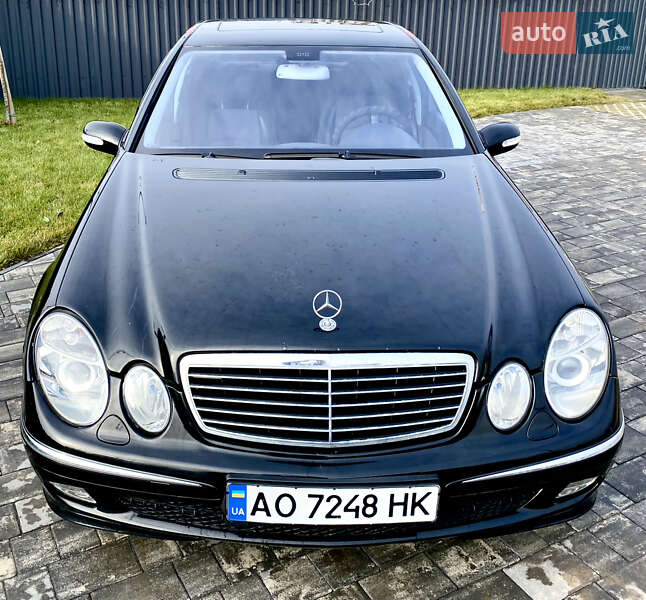 Седан Mercedes-Benz E-Class 2004 в Ужгороде