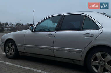 Седан Mercedes-Benz E-Class 2000 в 