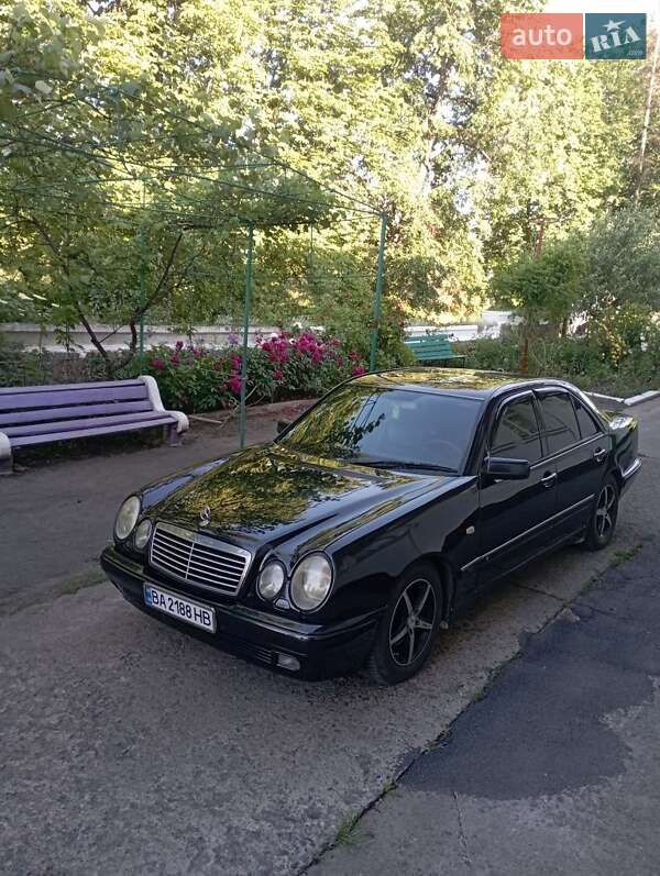 Седан Mercedes-Benz E-Class 1998 в Благовіщенську