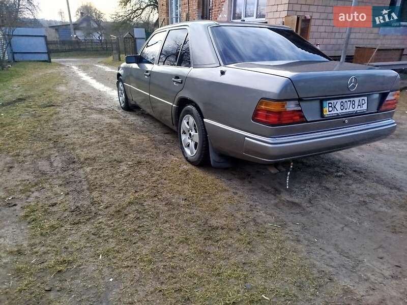 Седан Mercedes-Benz E-Class 1990 в Клевани фото 3 Седан Mercedes-Benz E-Class 1990 в Клевани
