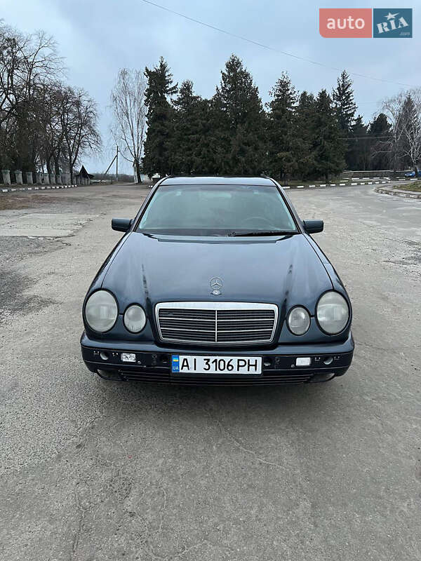 Седан Mercedes-Benz E-Class 1999 в Обухове