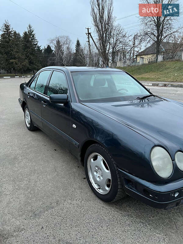 Седан Mercedes-Benz E-Class 1999 в Обухові