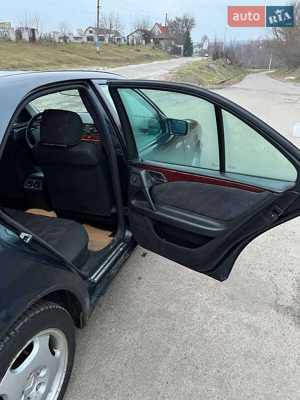 Седан Mercedes-Benz E-Class 1999 в Обухове