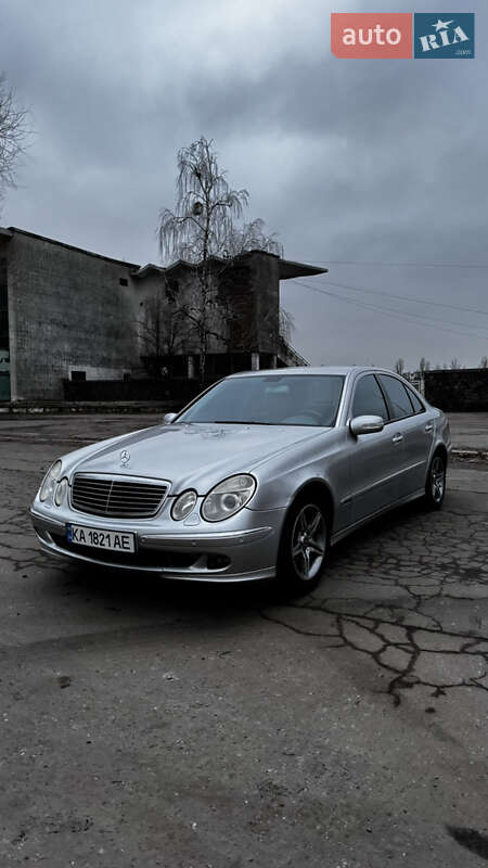 Седан Mercedes-Benz E-Class 2004 в Києві