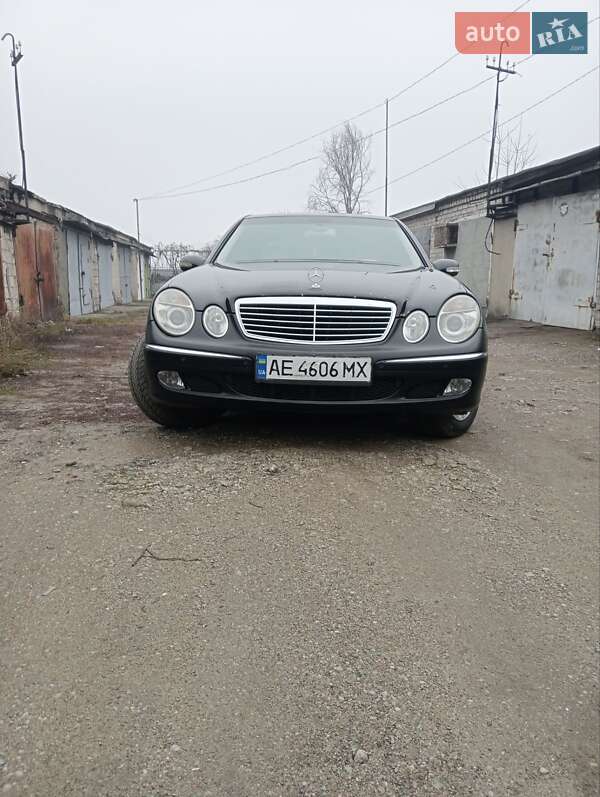 Седан Mercedes-Benz E-Class 2003 в 