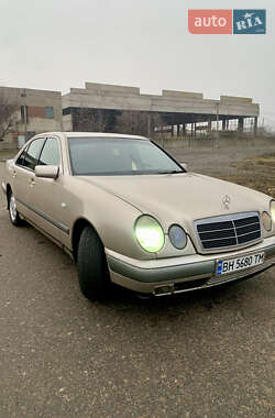 Седан Mercedes-Benz E-Class 1998 в Николаеве