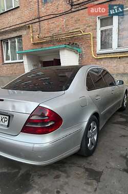 Седан Mercedes-Benz E-Class 2002 в 