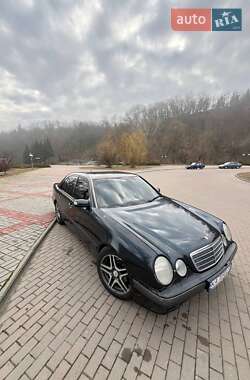 Седан Mercedes-Benz E-Class 2001 в Каневі