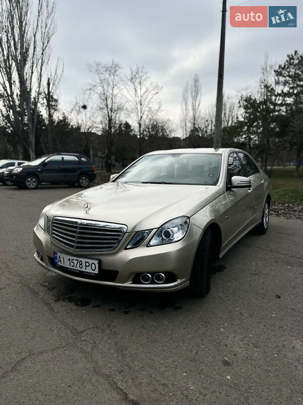 Седан Mercedes-Benz E-Class 2011 в Николаеве