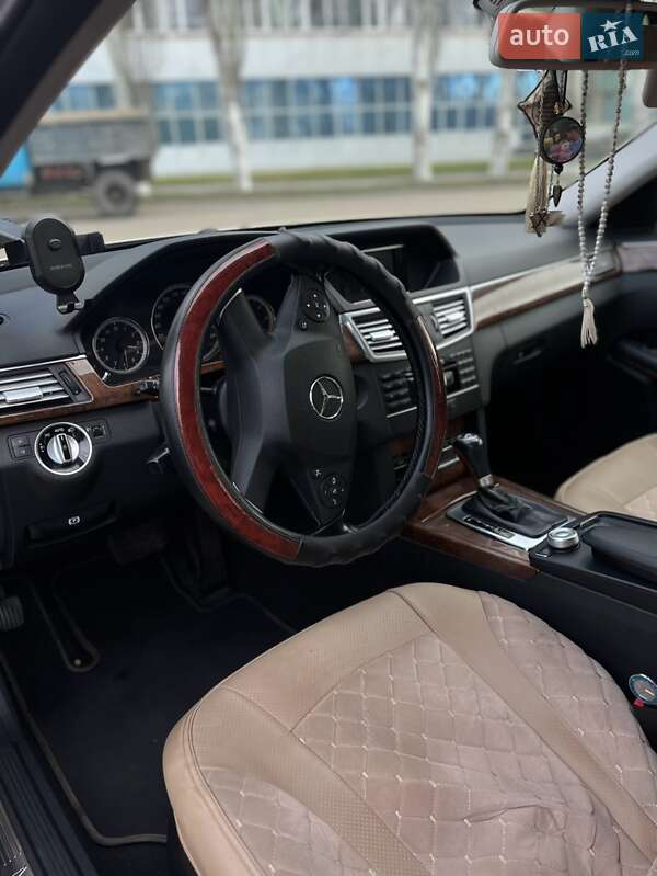 Седан Mercedes-Benz E-Class 2011 в Николаеве
