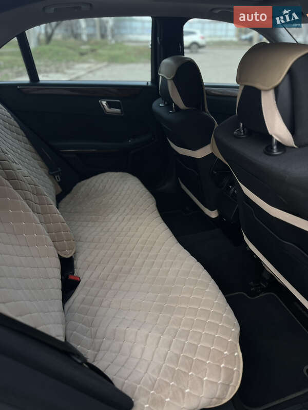 Седан Mercedes-Benz E-Class 2011 в Николаеве