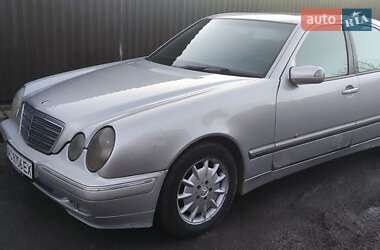 Седан Mercedes-Benz E-Class 2000 в Нововолынске