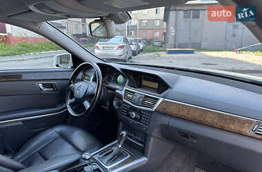 Седан Mercedes-Benz E-Class 2010 в Чернігові