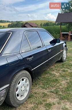 Седан Mercedes-Benz E-Class 1994 в Виноградове