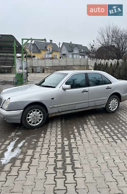 Седан Mercedes-Benz E-Class 1998 в Чернівцях