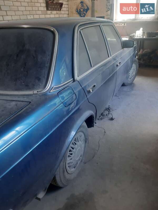 Седан Mercedes-Benz E-Class 1980 в Днепре