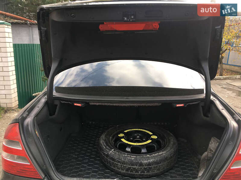 Седан Mercedes-Benz E-Class 2002 в Дніпрі