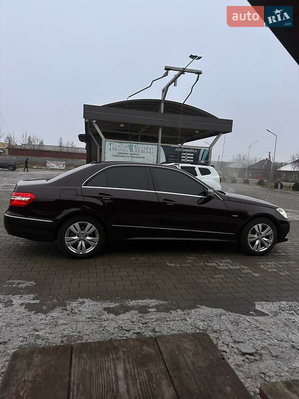 Седан Mercedes-Benz E-Class 2009 в Іршаві