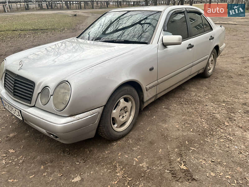 Седан Mercedes-Benz E-Class 1996 в Сумах