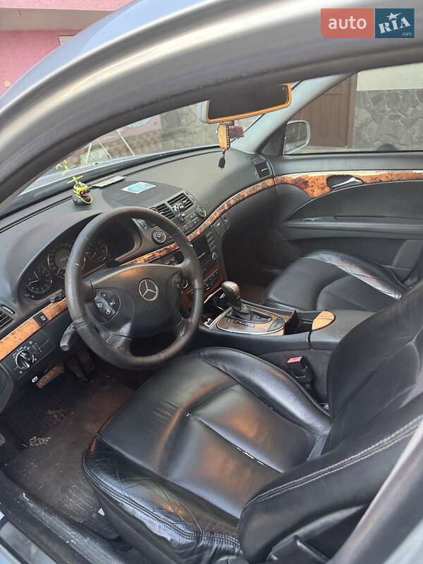 Седан Mercedes-Benz E-Class 2005 в Вишкові