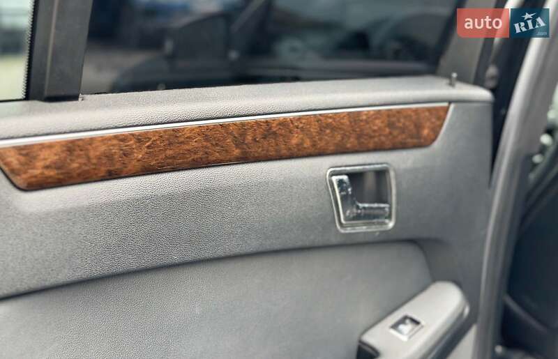 Седан Mercedes-Benz E-Class 2011 в Львове