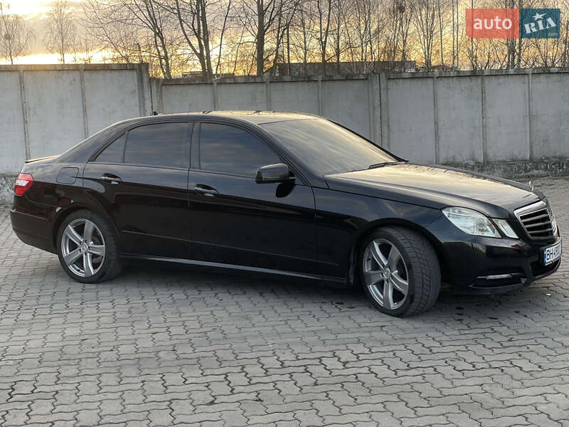 Седан Mercedes-Benz E-Class 2012 в Сарнах