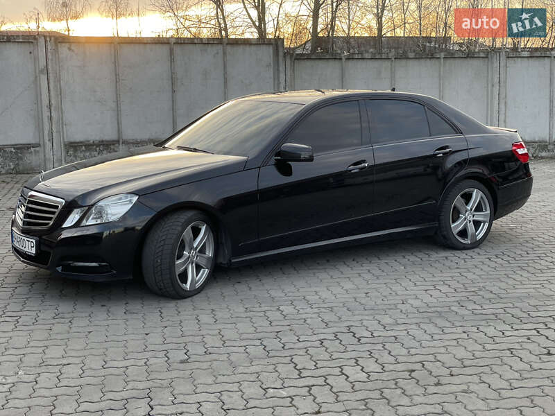 Седан Mercedes-Benz E-Class 2012 в Сарнах