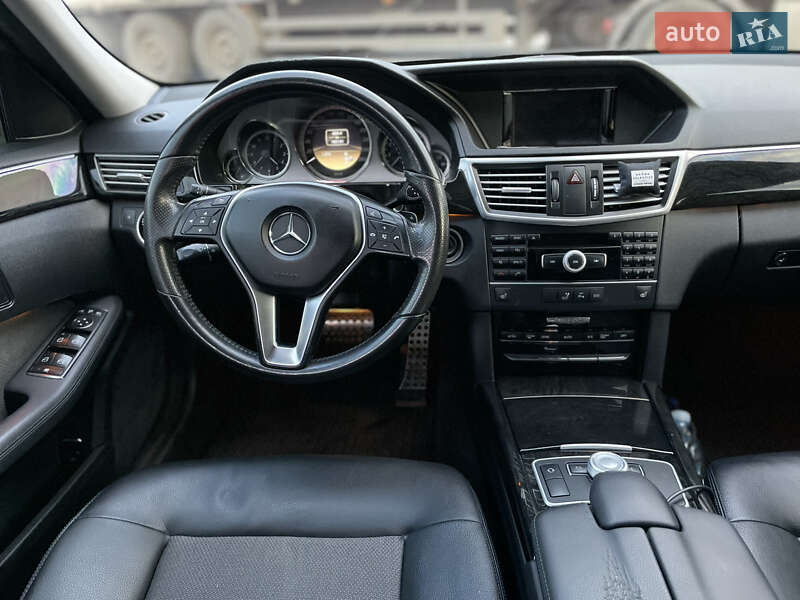 Седан Mercedes-Benz E-Class 2012 в Сарнах