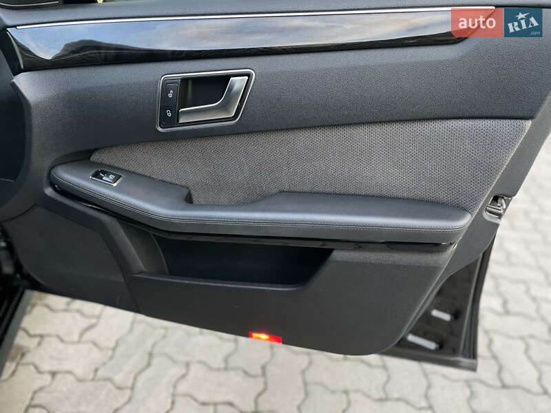 Седан Mercedes-Benz E-Class 2012 в Сарнах