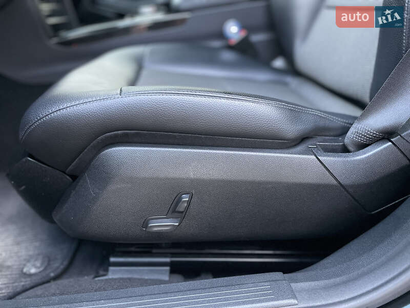 Седан Mercedes-Benz E-Class 2012 в Сарнах