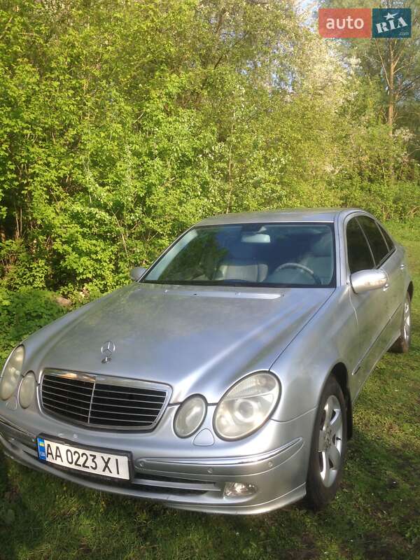 Седан Mercedes-Benz E-Class 2003 в Киеве
